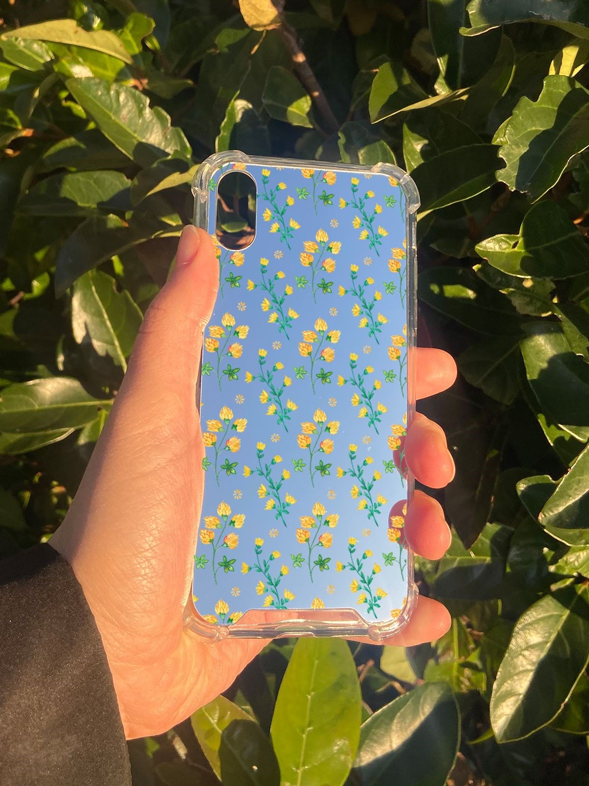 İphone XS Uyumlu Aynalı Sarı Çiçek Desenli Darbe Kamera Korumalı Silikon Telefon Kılıfı