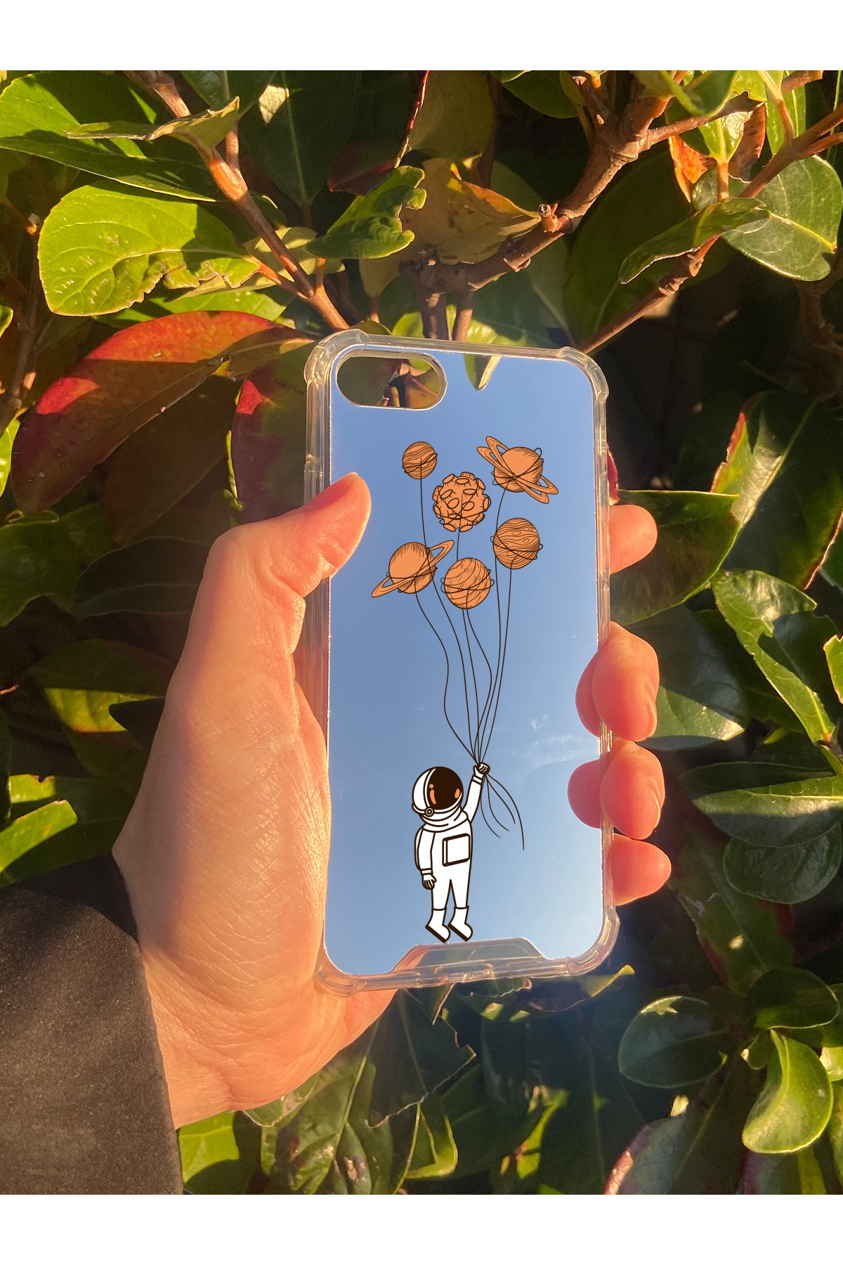 İphone SE 2022 Uyumlu Aynalı Astronot Desenli Darbe Kamera Korumalı Silikon Telefon Kılıfı